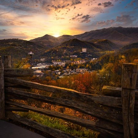 Ober Hideaway, Hot Tub, Wifi, 1089 Free Tickets Each Paid Day, Dollywood And More แกตลิงเบิร์ก ภายนอก รูปภาพ
