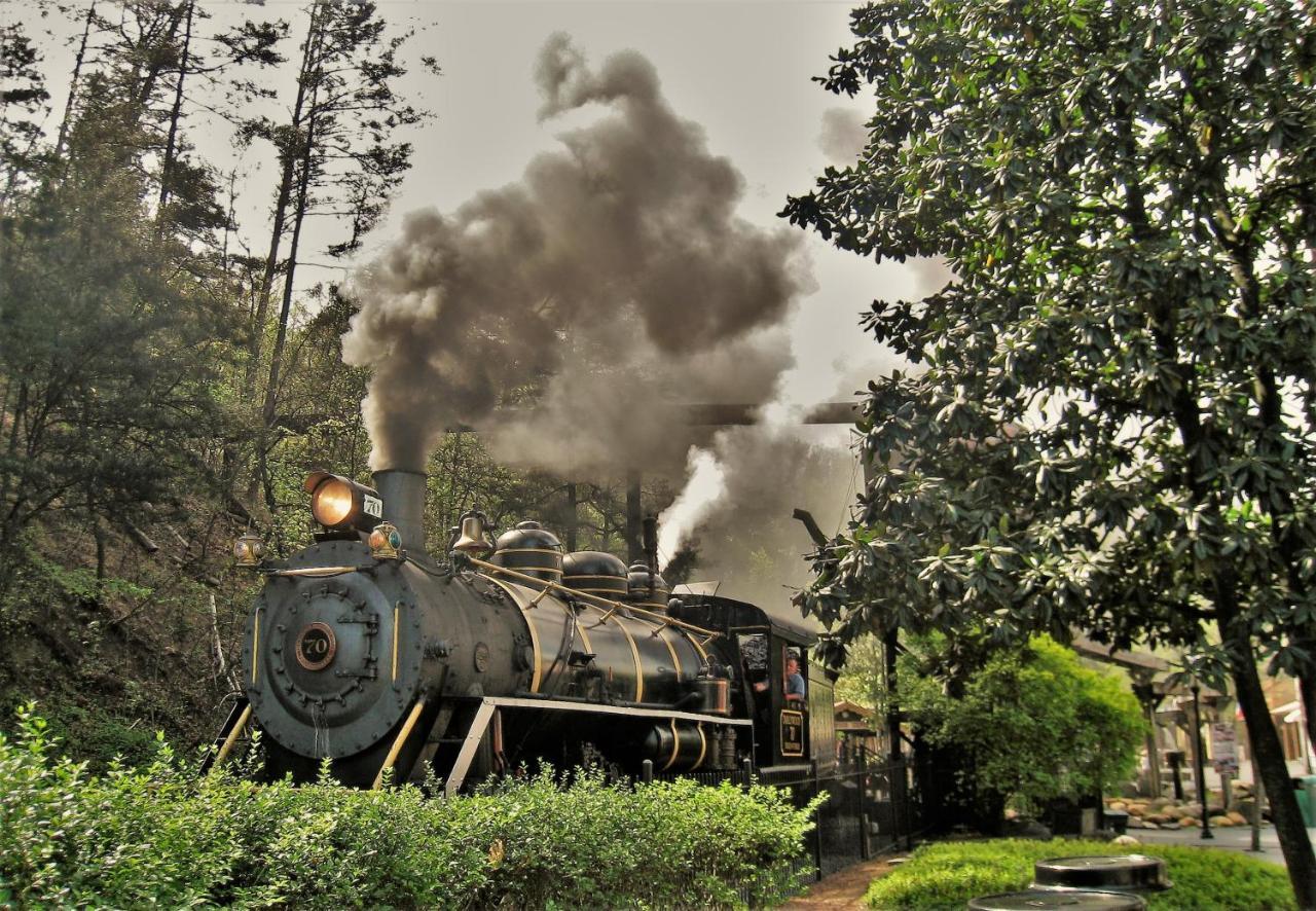 Ober Hideaway, Hot Tub, Wifi, 1089 Free Tickets Each Paid Day, Dollywood And More แกตลิงเบิร์ก ภายนอก รูปภาพ