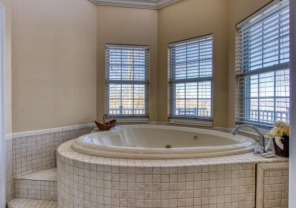Ober Hideaway, Hot Tub, Wifi, 1089 Free Tickets Each Paid Day, Dollywood And More แกตลิงเบิร์ก ภายนอก รูปภาพ